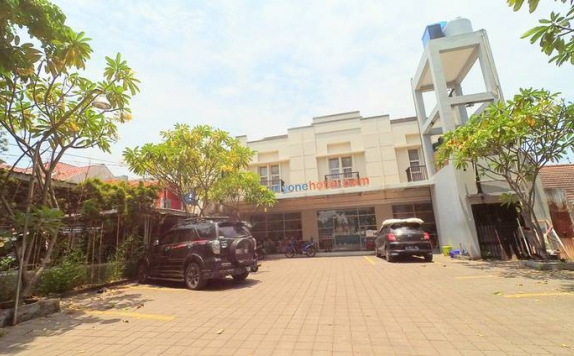 parkir area di CityOne Hotel Simpang Lima