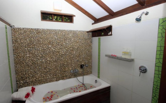 Bathroom di Cocotinos A Boutique Dive Resort & Spa