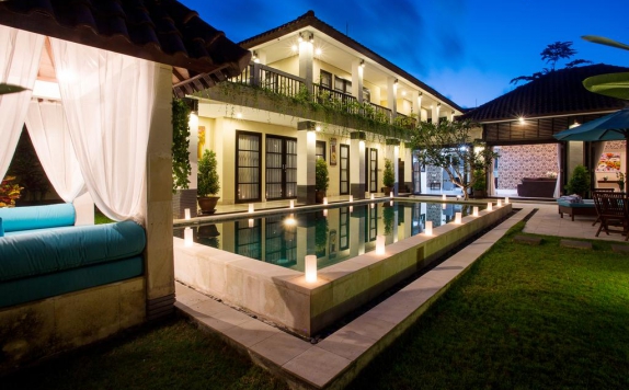 Outdoor Pool Hotel di Cometa Villas Seminyak