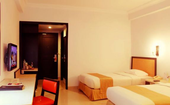 guest room twin bed di Comfort Hotel Dumai