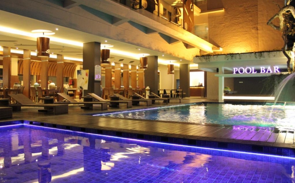 Swimming Pool di Crystal Lotus Hotel Yogyakarta
