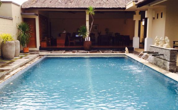 swimming pool di D'Alang Alang Villas