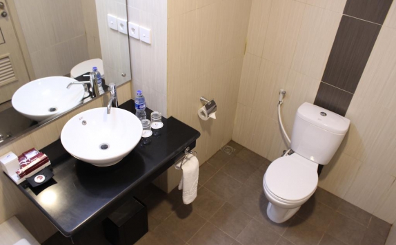 Bathroom di Days Hotel and Suites Jakarta Airport (Managed By Wyndham)