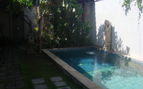 swimming pool di De Abian Villa and Spa