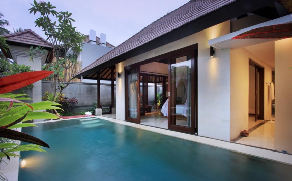 Outdoor Pool Hotel di Dedari Kriyamaha Villas