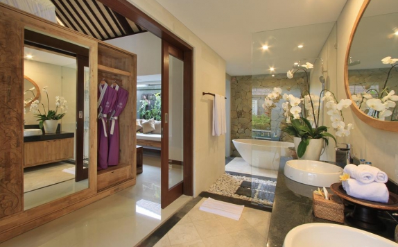 Tampilan Bathroom Hotel di Dedari Kriyamaha Villas