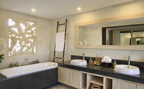 Tampilan Bathroom Hotel di Dedari Kriyamaha Villas