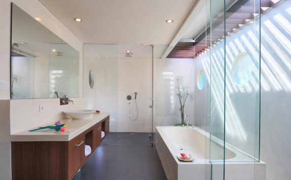 Bathroom di Destiny Residence Bali