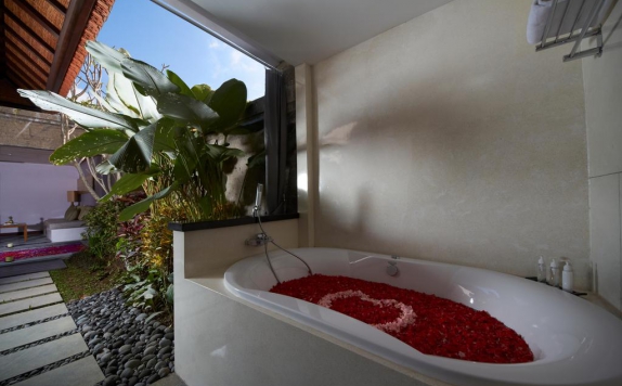 Bathroom di De Uma Lokha Luxury Villas and Spa