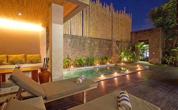 Swimming pool di De Uma Lokha Luxury Villas and Spa