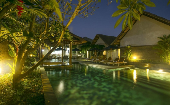 Swimming Pool di De Uma Lokha Luxury Villas and Spa