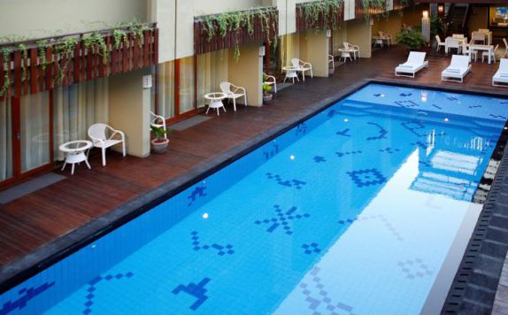 swimming pool di Devata Suite and Residence