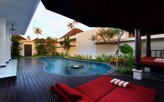 Swimming Pool di D & G Residence Tanjung Benoa