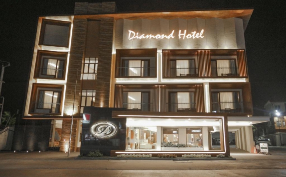 Eksterior di Diamond Hotel