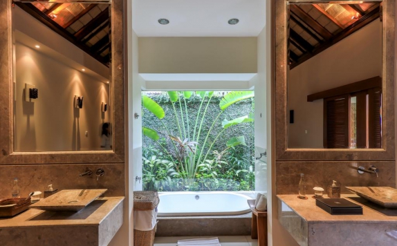 Bathroom di Disini Luxury Spa Villas