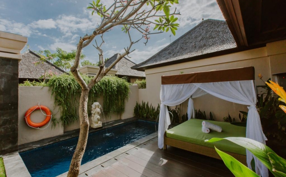 Outdoor Pool Hotel di D Nusa Beach Club and Resort