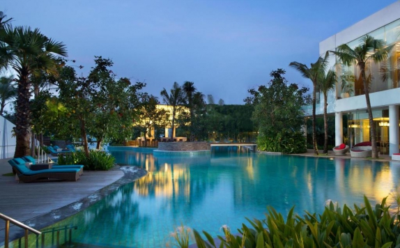 Swimming Pool di DoubleTree by Hilton Jakarta