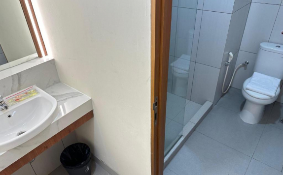 Bathroom Hotel Bathroom Hotel di d'prima hotel Jemursari