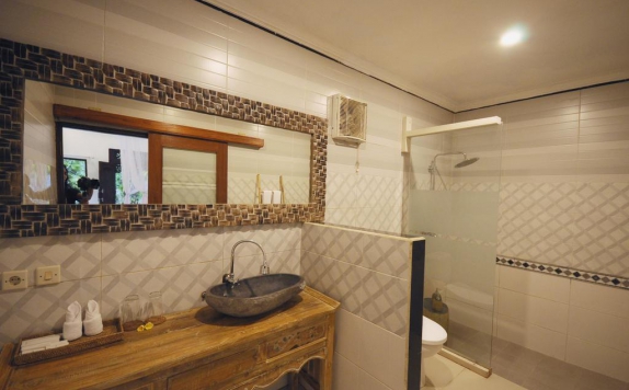 Bathroom di Dukuh Sebatu Resort Villas