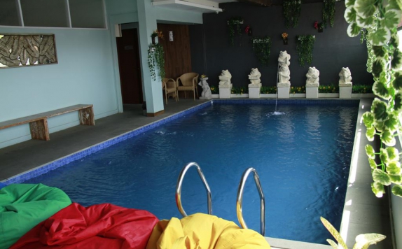 Swimming Pool di Duo Legian Hotel
