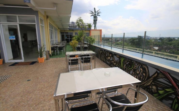 Rooftop Lounge di EDU Hostel Jogya
