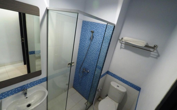 bathroom di Elhotel Malang