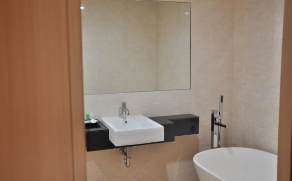 Bathroom di Emerald Hotel