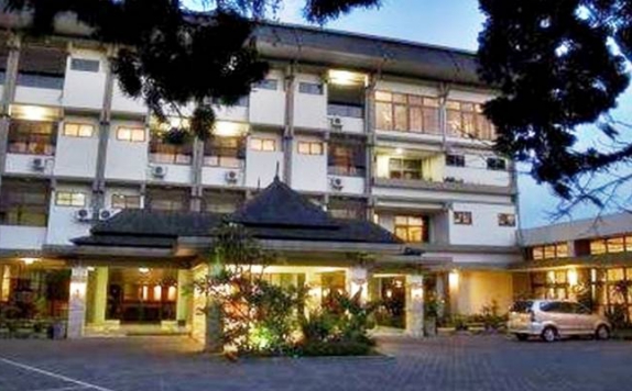 Eksterior di Enhaii Hotel Bandung