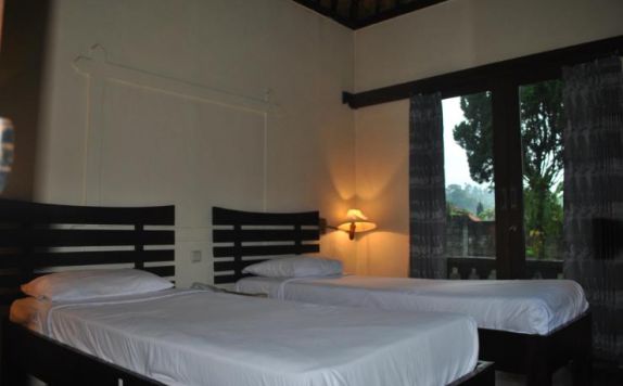 Guest Room ( Twin Bed) di Enjung Beji Resort