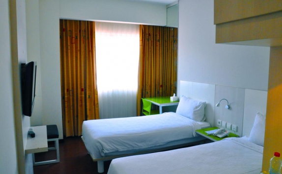 guest room twin bed di Everbright Ambon