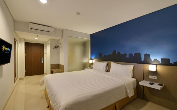 Tampilan Bedroom Hotel di Everyday Smart Hotel Jakarta Mayestik