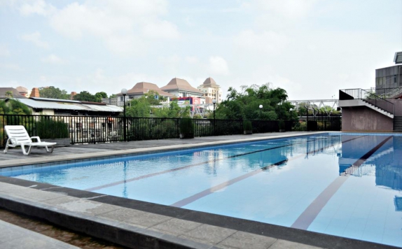 swimming pool di Everyday Smart Malang