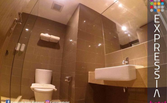 Bathroom di Expressia Hotel Makassar
