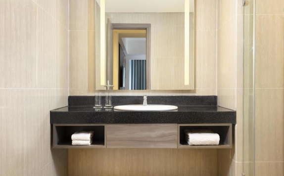 Bathroom di Fairfield by Marriott Belitung