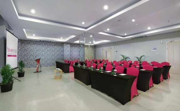 Meeting room di Favehotel Ahmad Yani Banjarmasin