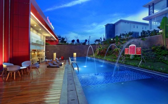 swiming pool di Favehotel Banjarbaru