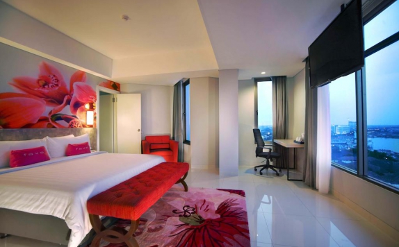 Tampilan Bedroom Hotel di Favehotel Daeng Tompo