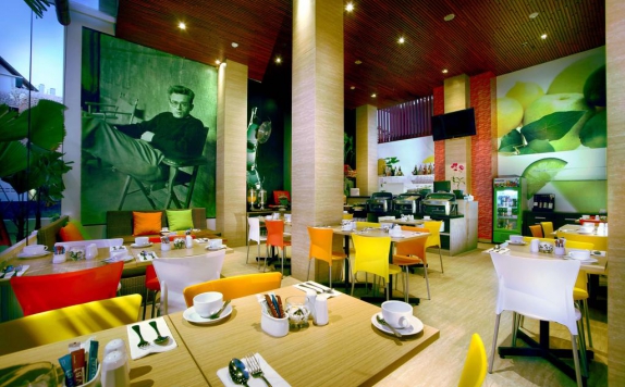 Restaurant di Favehotel Kuta Square