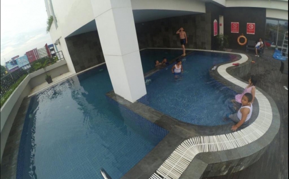 swimming pool di Favehotel Palembang