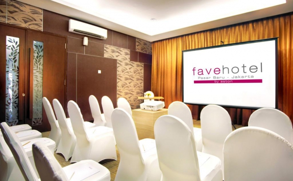 Meeting room di Favehotel Pasar Baru