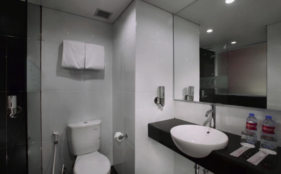 Bathroom di Favehotel Pekanbaru