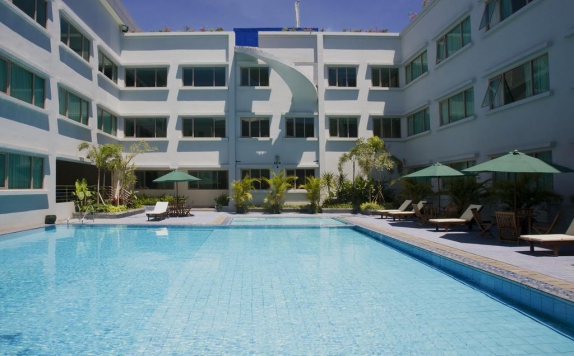 swimming pool di Favehotel Premier Cihampelas