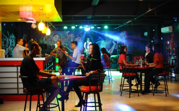 bar di Favehotel Rembang