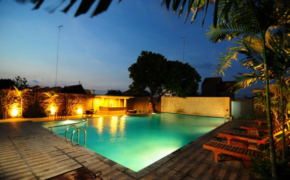 Swimming Pool di Favehotel Rembang