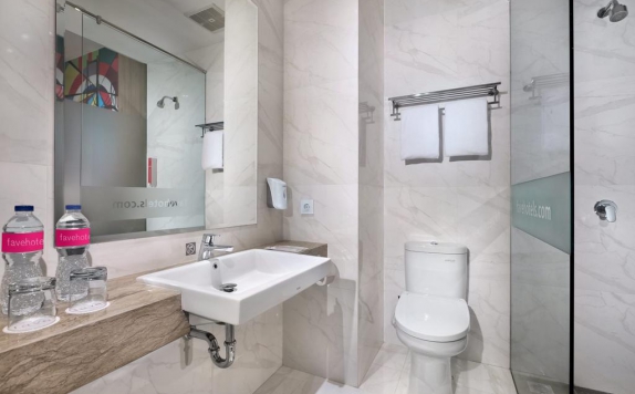 Tampilan Bathroom Hotel di Favehotel Tasikmalaya