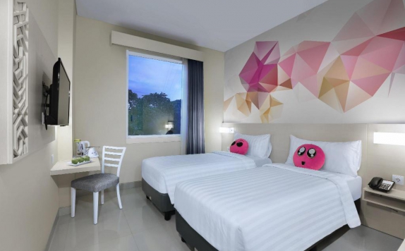 guest room twin bed di Favehotel Tlogomas