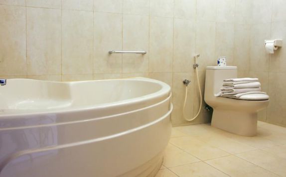 bathroom di Febri's Hotel & Spa