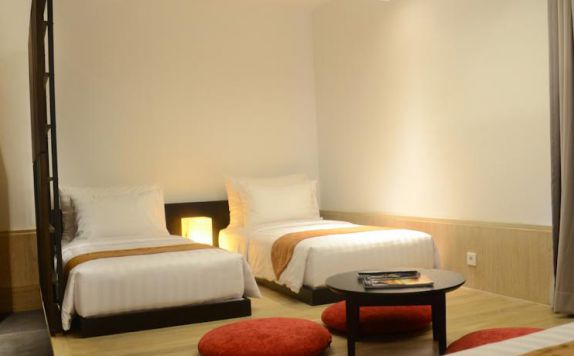 guest room twin bed di Fontana Hotel Bali