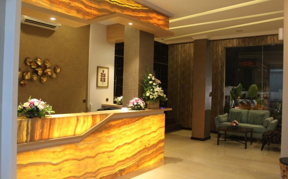 Receptionist di Fontana Hotel Jakarta