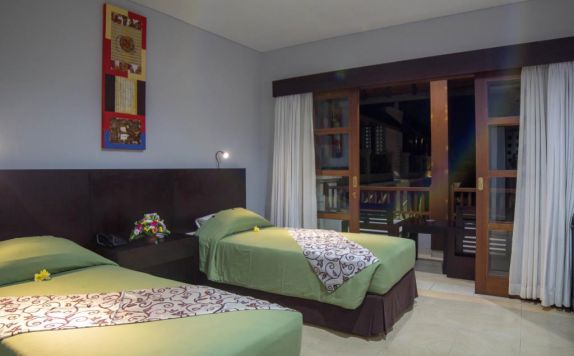 guest room twin bed di Fourteen Roses Beach Hotel